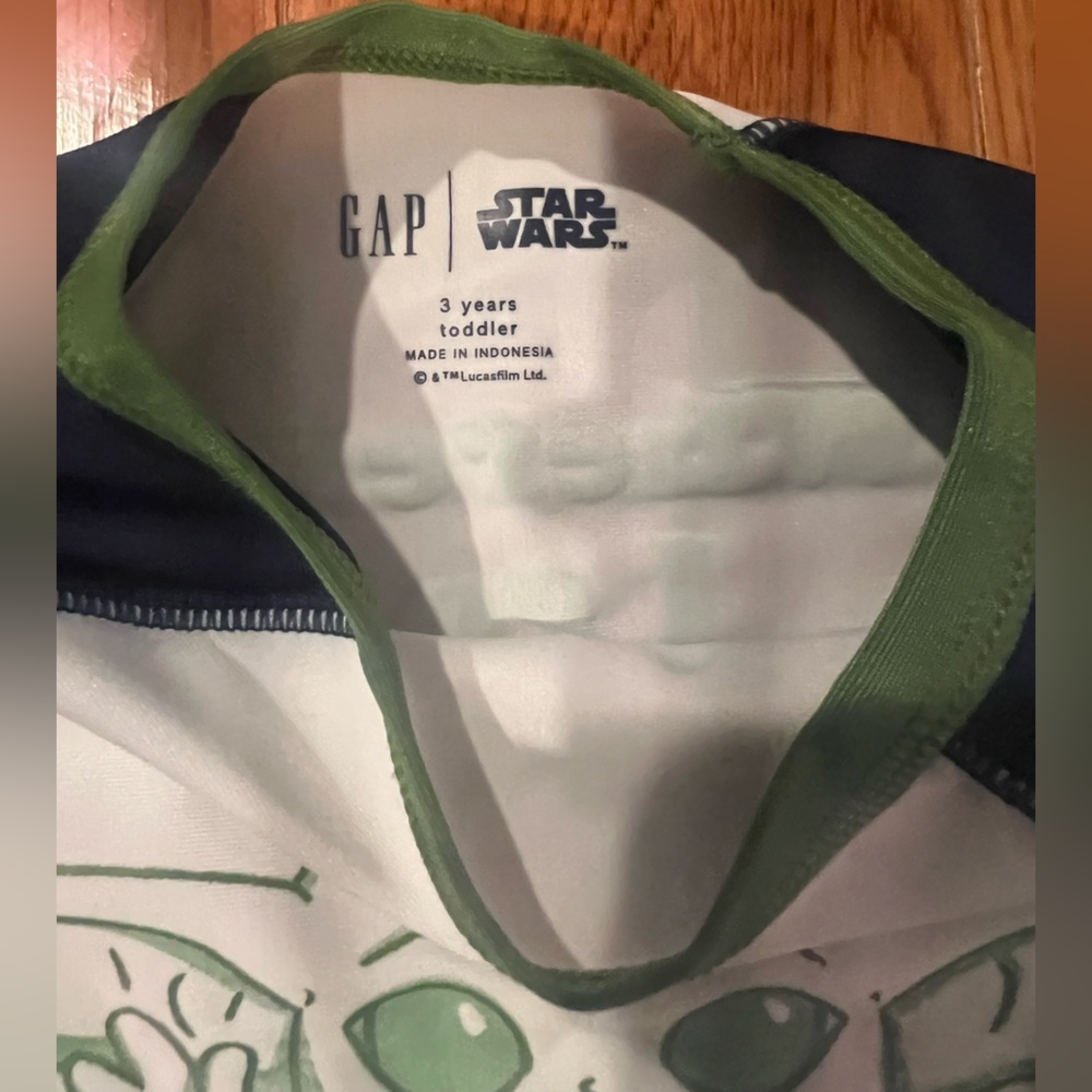 GAP Star Wars Green and White Swim Set like new - Picture 3 of 7